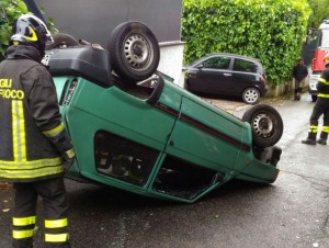Terni, incidente a Piedimonte, auto si ribalta: anziano ferito