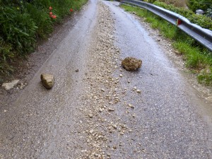 Terni, strada della Palombara tra frane, fango e detriti: “Mai un sopralluogo, siamo stati abbandonati”