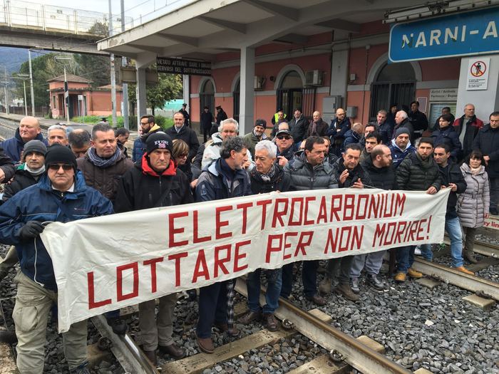 Protesta lavoratori Elettrocarbonium