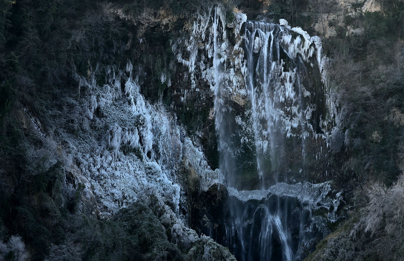 cascata-marmore-aqua-ghiacciata-foto-ubaldi-5