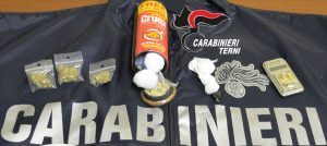 Terni, droga nascosta in bomboletta spray: 30enne campano arrestato