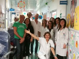 Ospedale di Terni, 8 anni di iniziative per i bimbi ricoverati: i Pagliacci festeggiano con una donazione