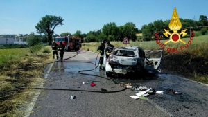 Terni, incidente a Vascigliano: due auto si scontrano e prendono fuoco